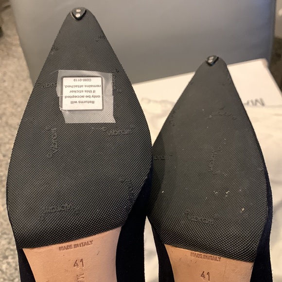 Manolo Blahnik Navy blue suede shoes - Picture 6 of 8